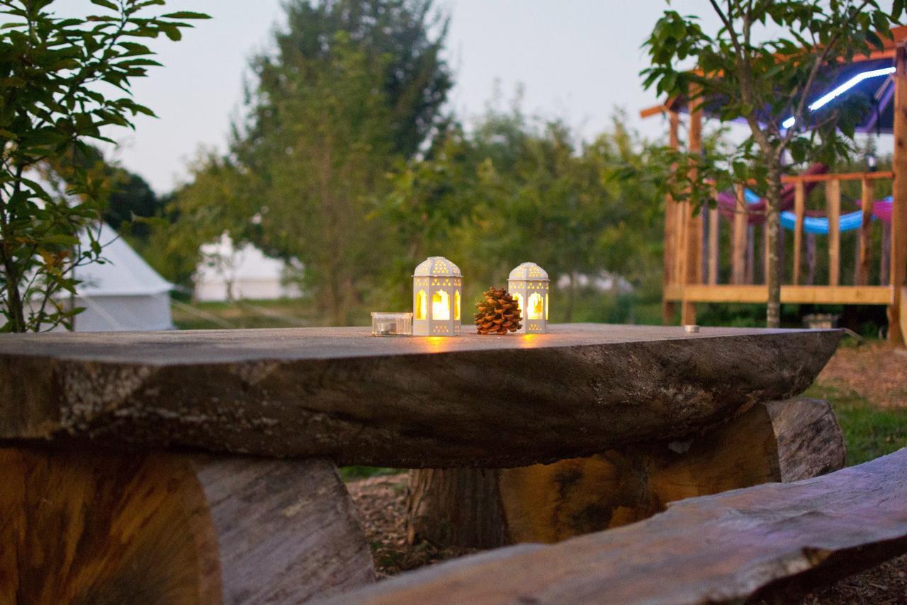Plush Tents Yurt Village 치체스터 외부 사진