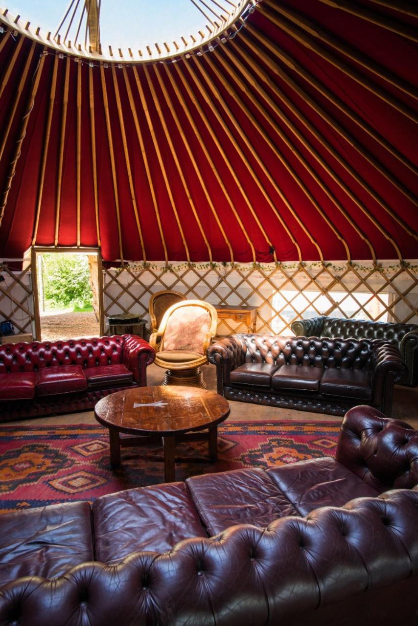Plush Tents Yurt Village 치체스터 외부 사진