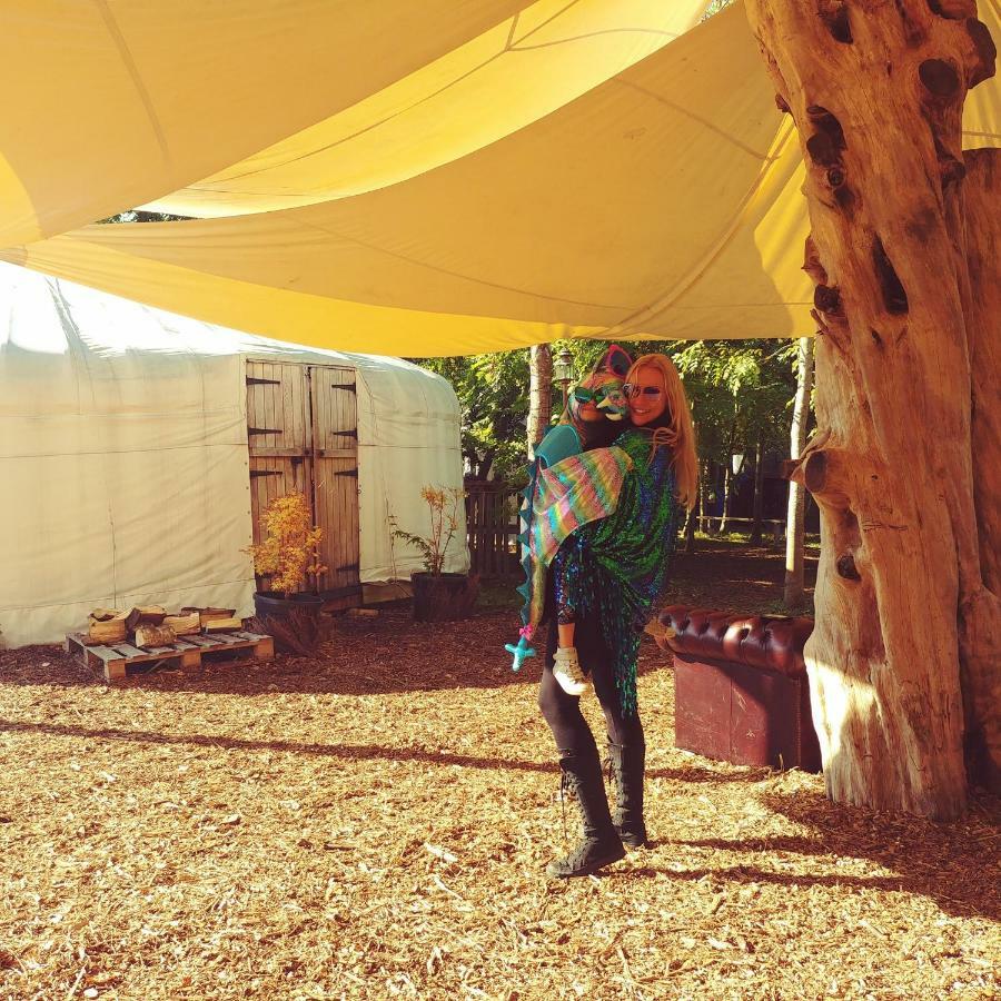 Plush Tents Yurt Village 치체스터 외부 사진